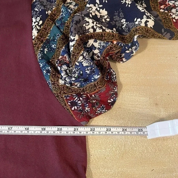 Gigio burgundy tee shirt dress with patchwork print, large flowy sleeves. - Picture 12 of 14
